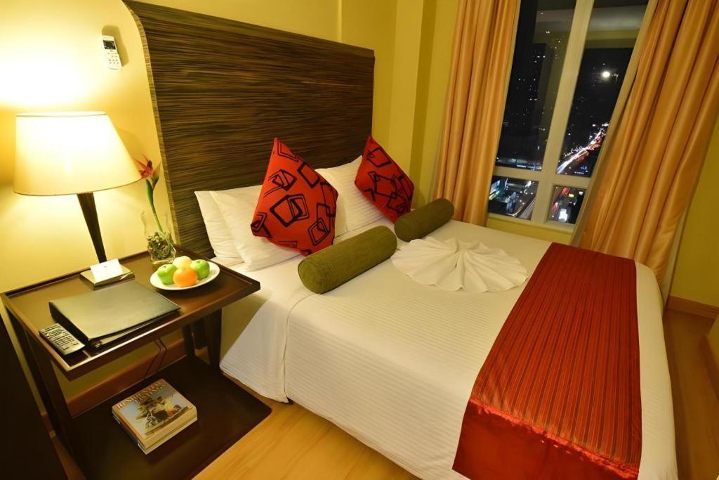 Lancaster Hotel Manila Mandaluyong Exterior photo