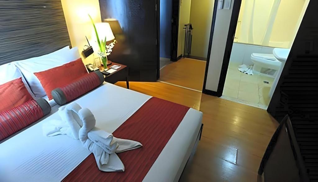 Lancaster Hotel Manila Mandaluyong Exterior photo